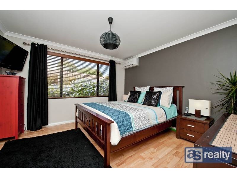 10 Sanderson Street, Embleton WA 6062