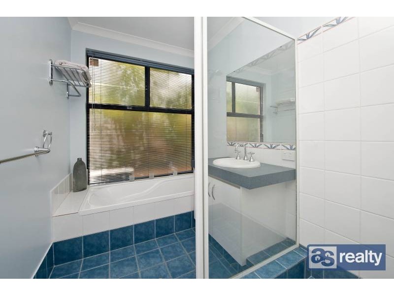 10 Sanderson Street, Embleton WA 6062