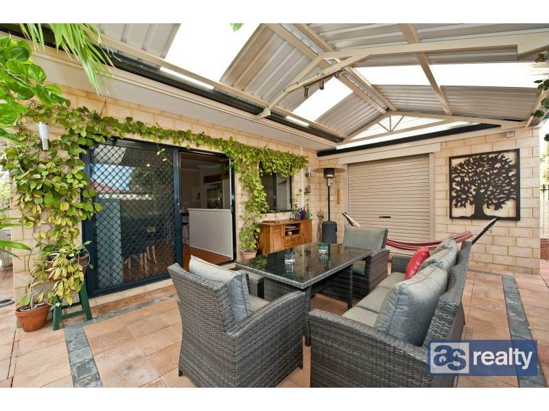 10 Sanderson Street, Embleton WA 6062