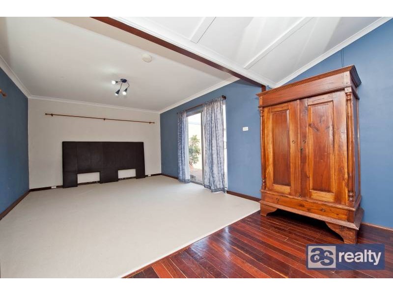 9 Priestley Street, Embleton WA 6062