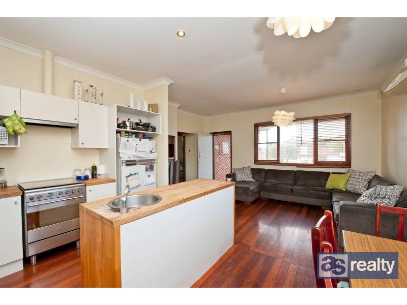 18 Parsons Street, Embleton WA 6062