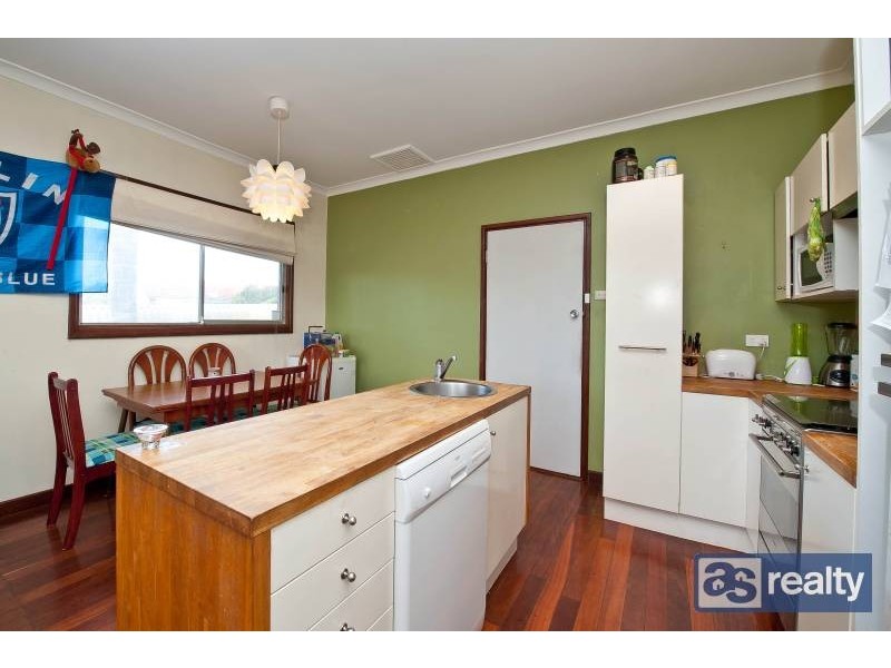 18 Parsons Street, Embleton WA 6062