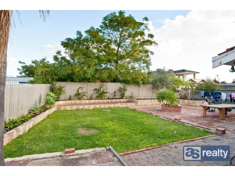 18 Parsons Street, Embleton WA 6062