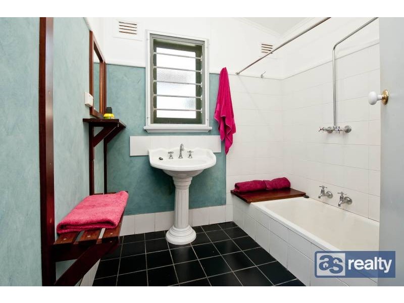 9 Toowong Street, Bayswater WA 6053