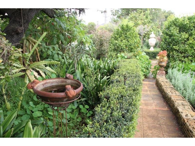 11 Cantlebury Road, Bayswater WA 6053