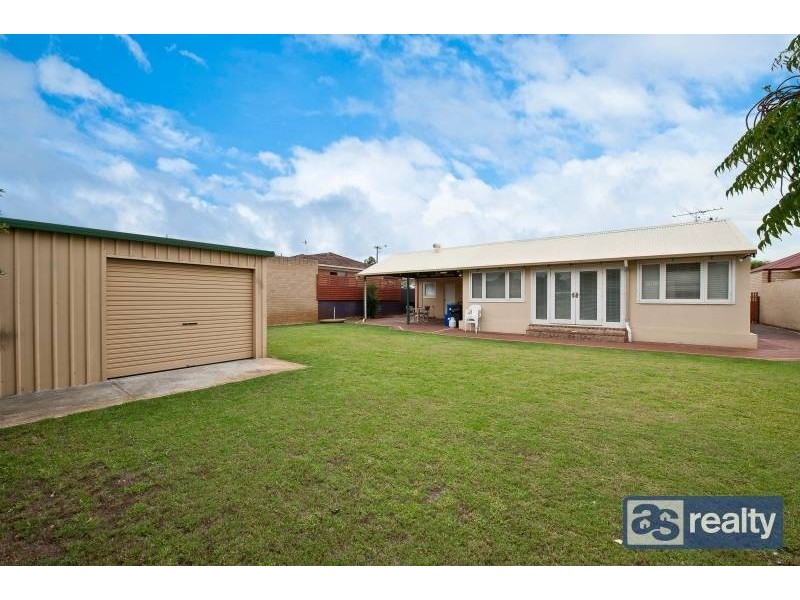 16 Gatton Way, Embleton WA 6062