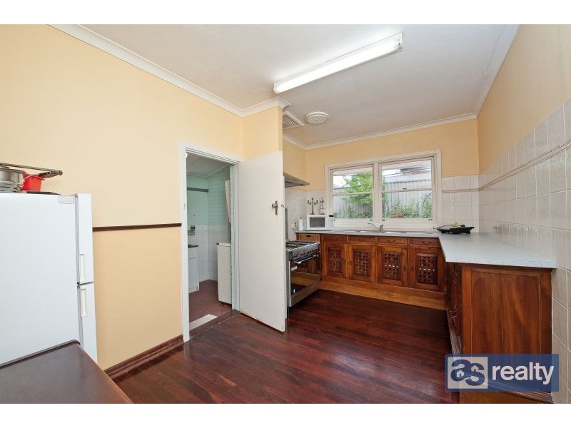 8 Towning Street, Embleton WA 6062