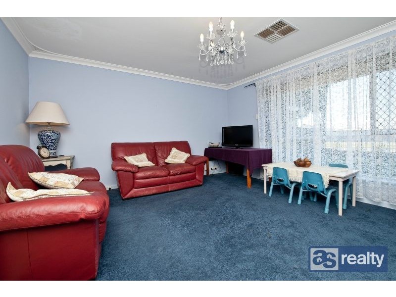 41 Embleton Ave, Embleton WA 6062