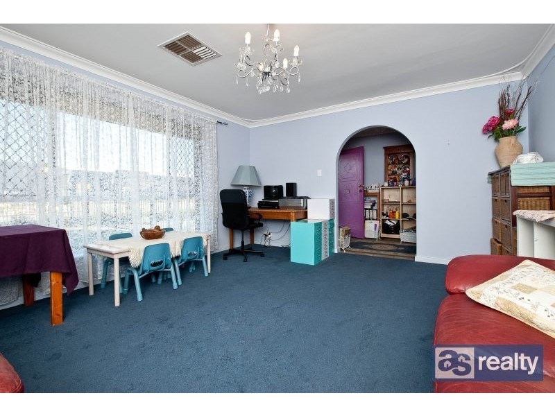 41 Embleton Ave, Embleton WA 6062