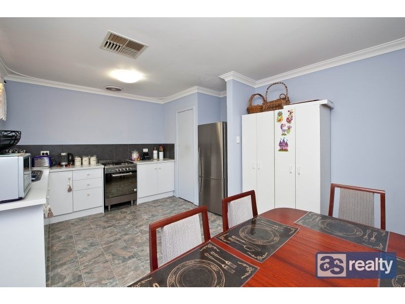 41 Embleton Ave, Embleton WA 6062