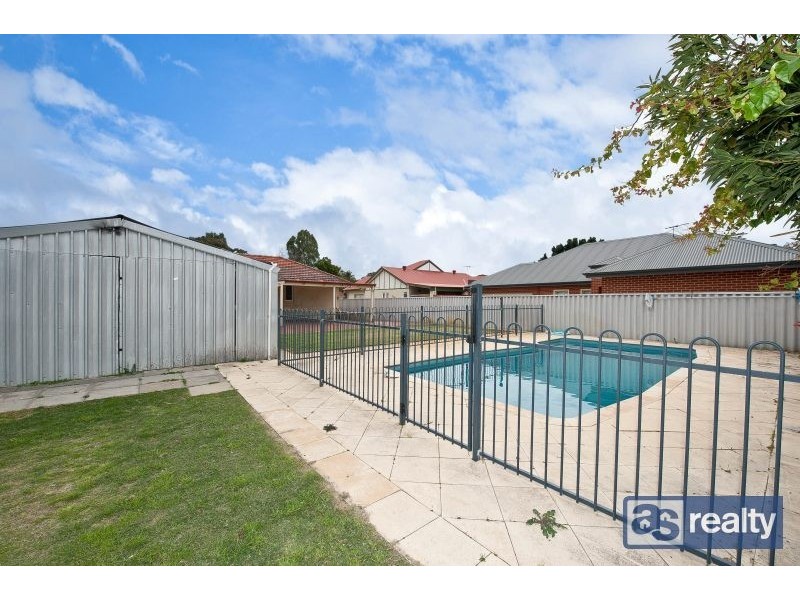 13 Priestley Street, Embleton WA 6062