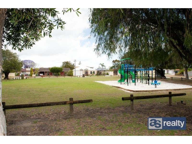 9 Ockley Square, Embleton WA 6062