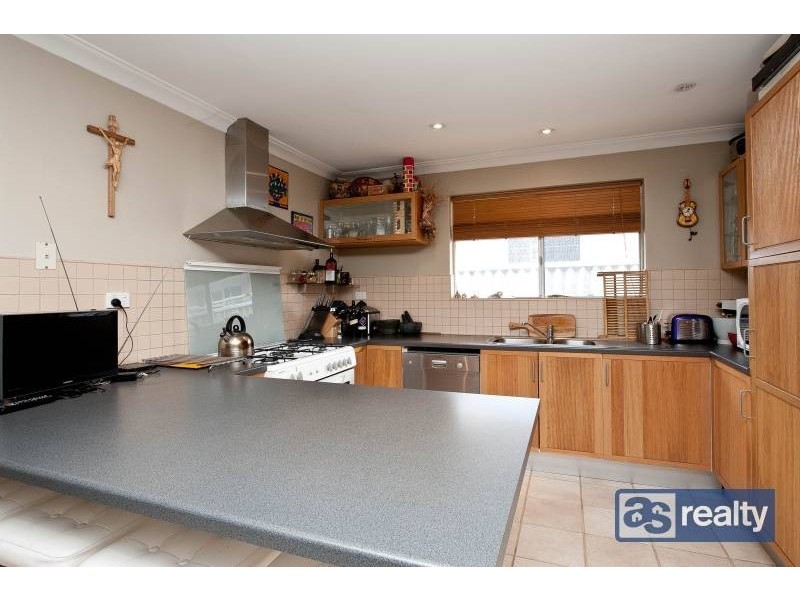 9 Ockley Square, Embleton WA 6062