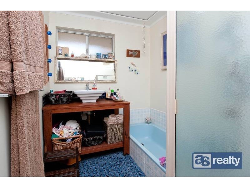 9 Ockley Square, Embleton WA 6062