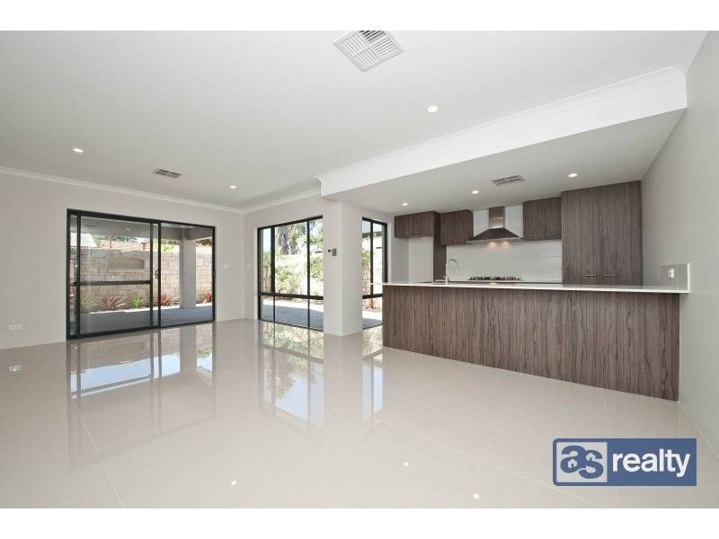 2/26 Sanderson Street, Embleton WA 6062