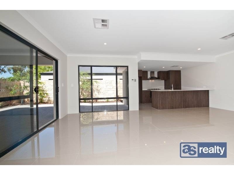 2/26 Sanderson Street, Embleton WA 6062