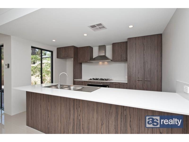 2/26 Sanderson Street, Embleton WA 6062