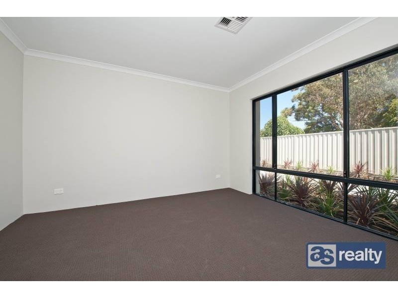 2/26 Sanderson Street, Embleton WA 6062