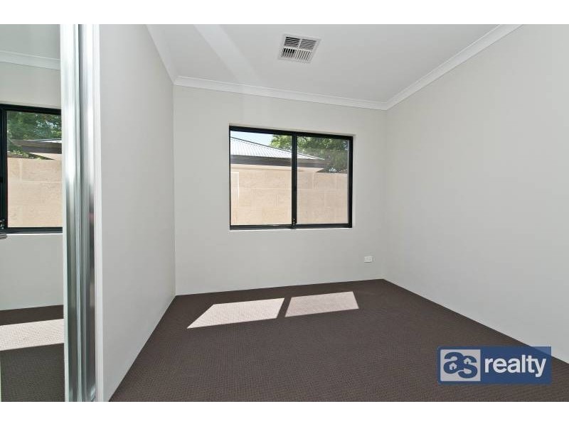 2/26 Sanderson Street, Embleton WA 6062