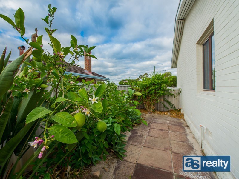 29 Irwin Road, Embleton WA 6062