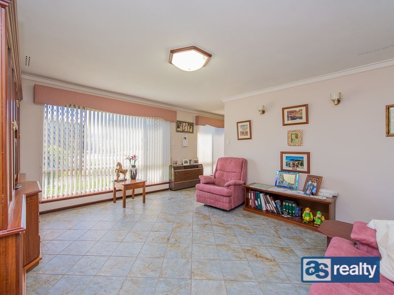 55 Holmwood Way, Embleton WA 6062