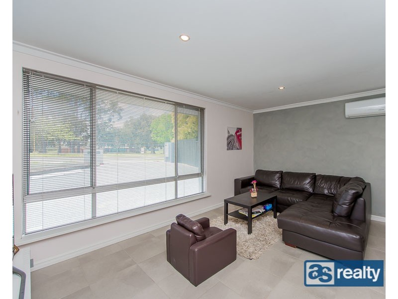 61 Embleton Avenue, Embleton WA 6062