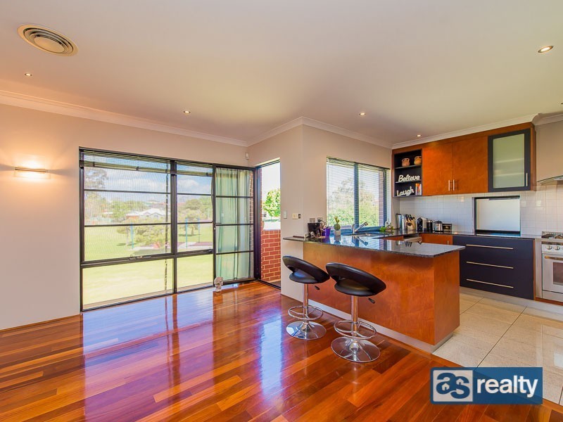 3/24 Bromley St, Embleton WA 6062