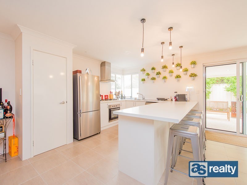 42 Broadway, Embleton WA 6062