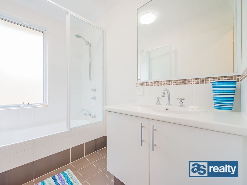 42 Broadway, Embleton WA 6062