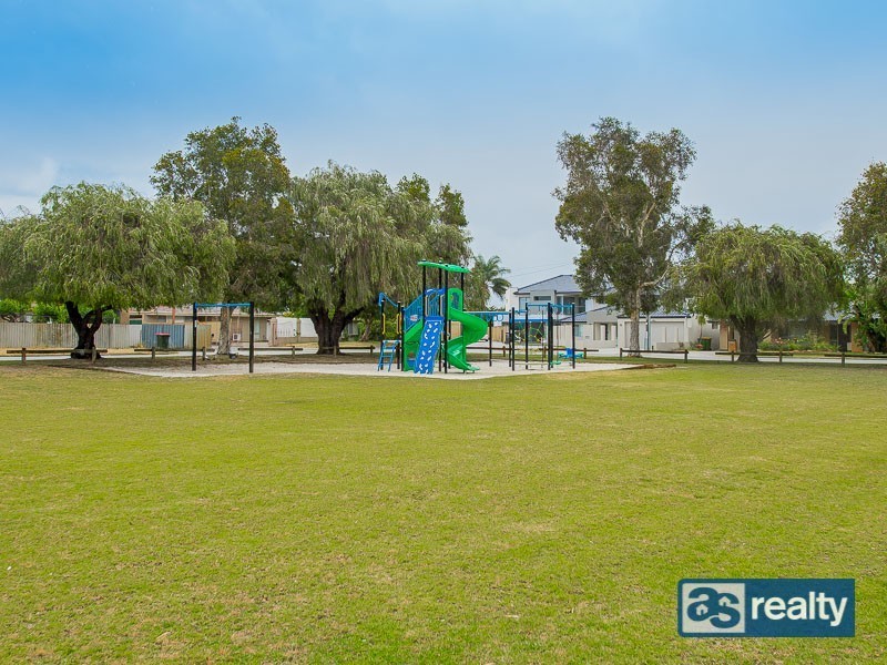 42 Broadway, Embleton WA 6062