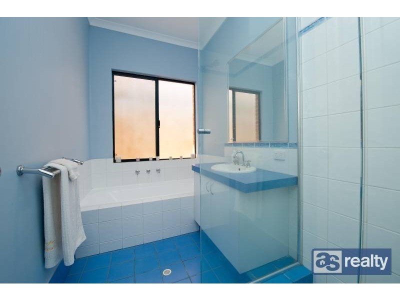 33 Parsons Street, Embleton WA 6062