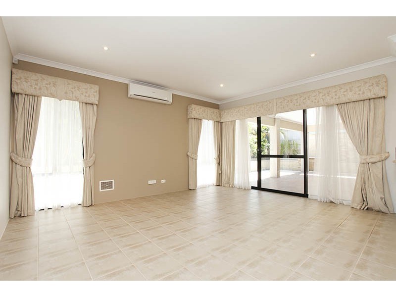 4 Fennel Rise, Darch WA 6065