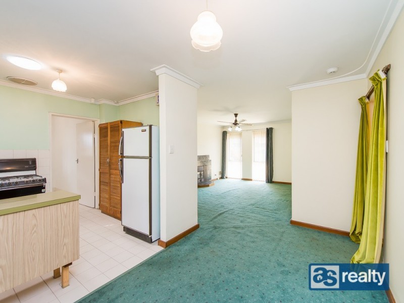 31 Embleton Avenue, Embleton WA 6062