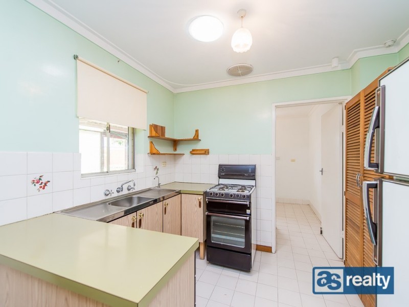 31 Embleton Avenue, Embleton WA 6062