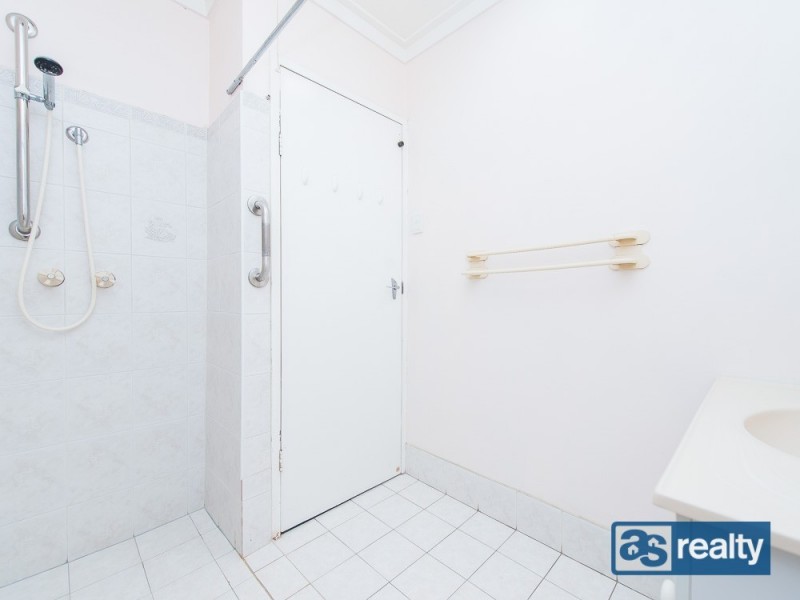 31 Embleton Avenue, Embleton WA 6062