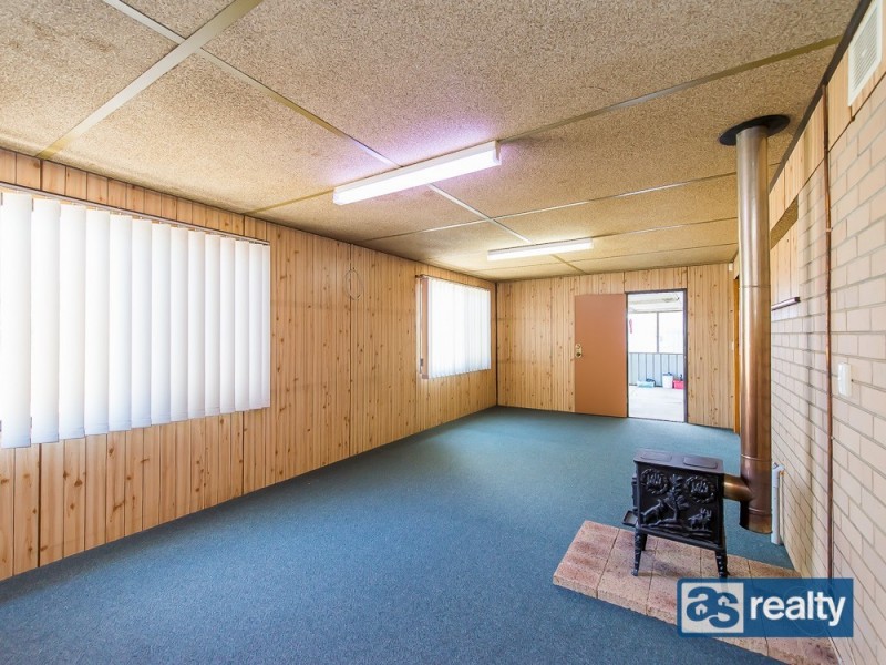 31 Embleton Avenue, Embleton WA 6062