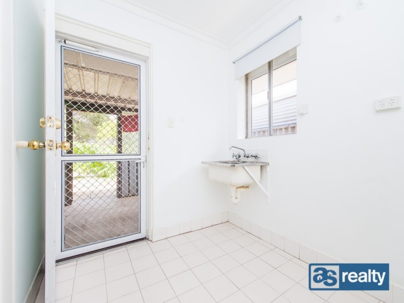 31 Embleton Avenue, Embleton WA 6062