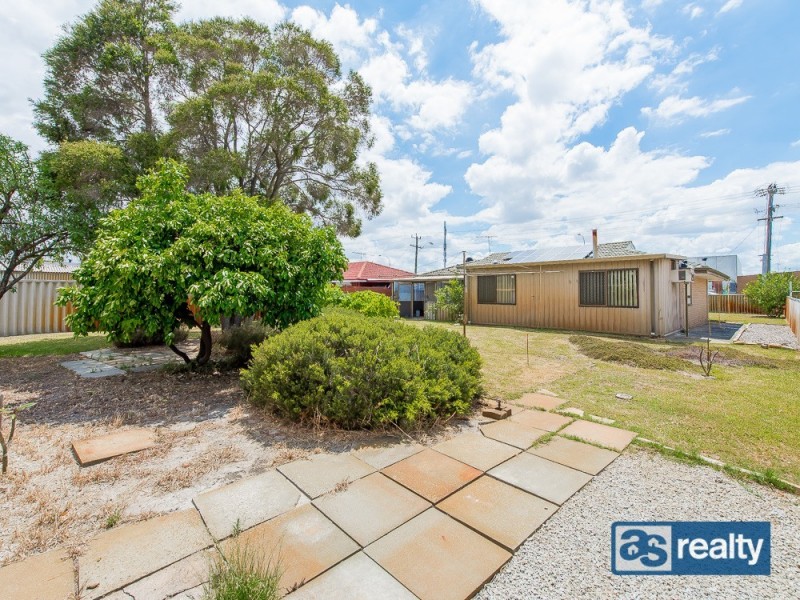 31 Embleton Avenue, Embleton WA 6062