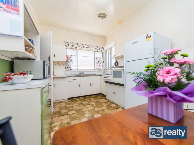 1 Lindley Street, Embleton WA 6062