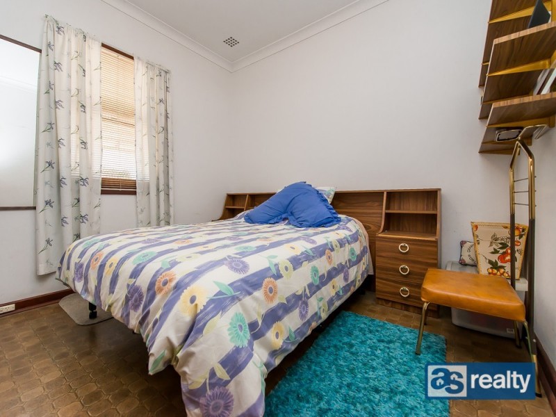 1 Lindley Street, Embleton WA 6062