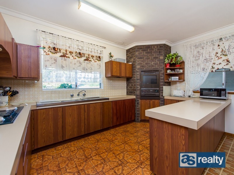 220 Broun Avenue, Embleton WA 6062