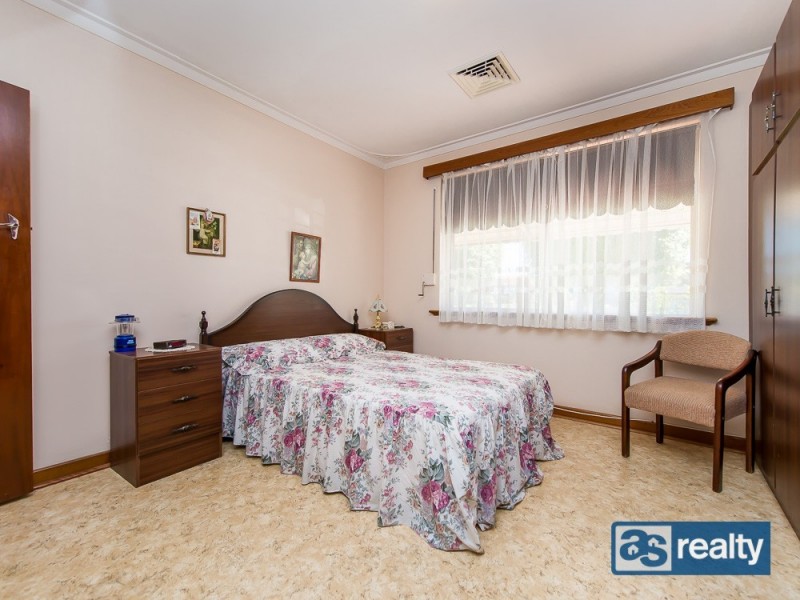 220 Broun Avenue, Embleton WA 6062