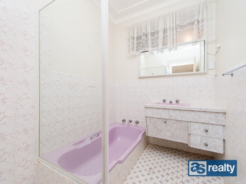 220 Broun Avenue, Embleton WA 6062