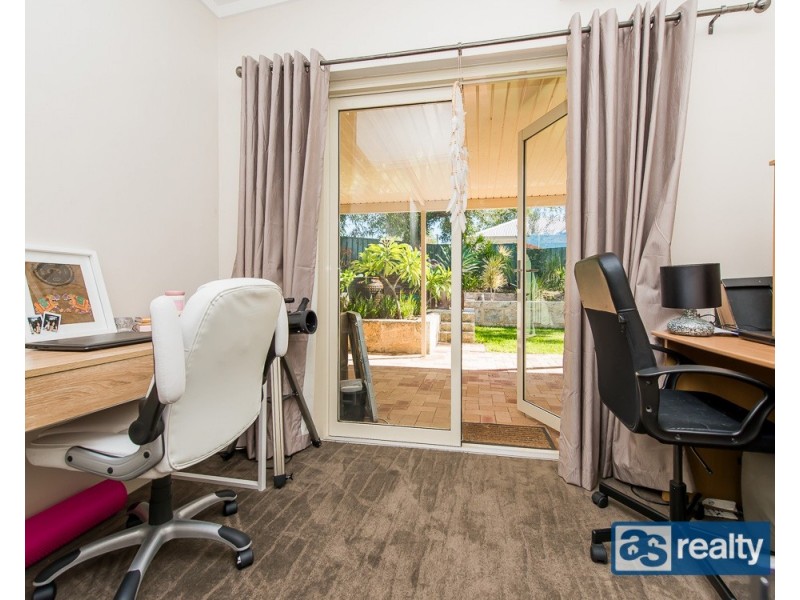 11 Irwin Road, Embleton WA 6062