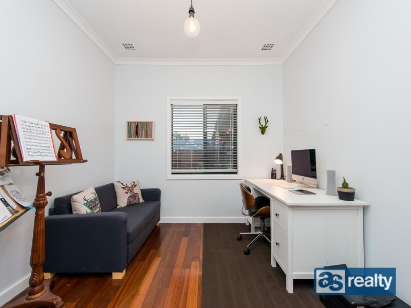 11 Sproxton Way, Embleton WA 6062