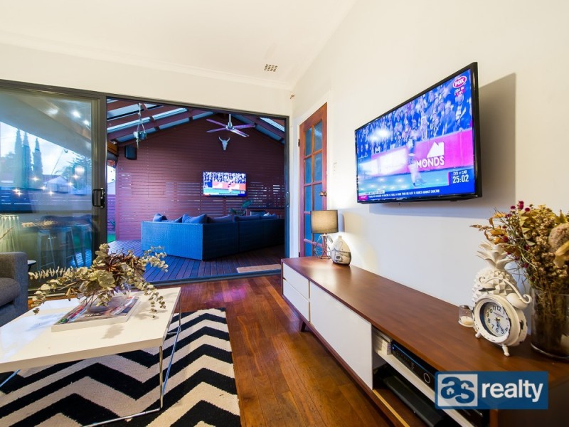 11 Sproxton Way, Embleton WA 6062