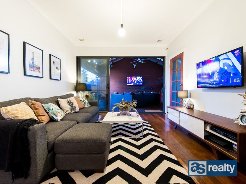 11 Sproxton Way, Embleton WA 6062