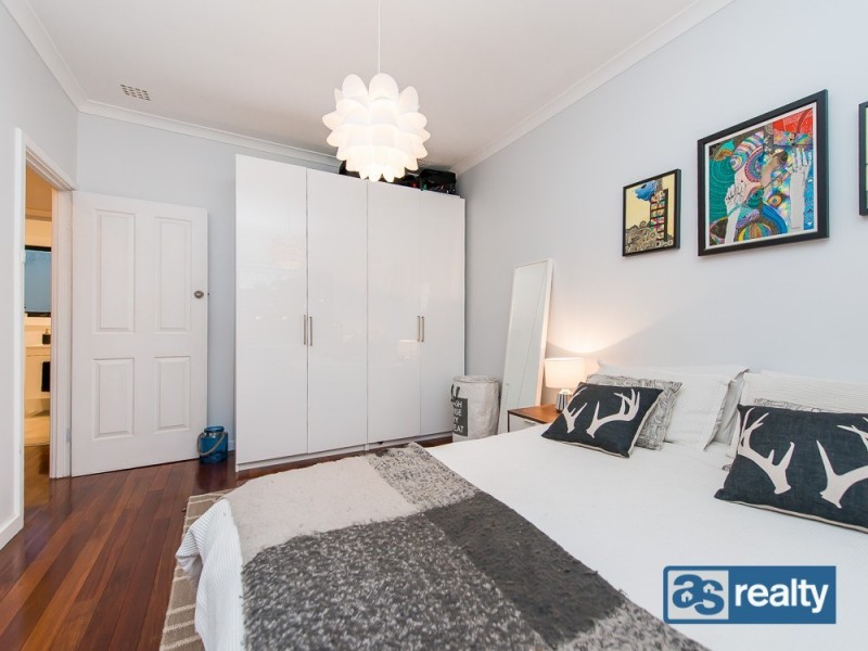 11 Sproxton Way, Embleton WA 6062