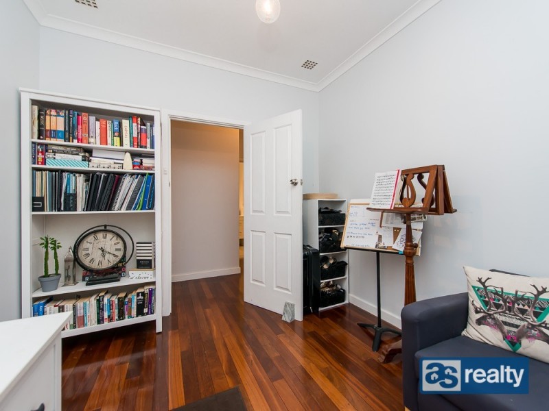 11 Sproxton Way, Embleton WA 6062