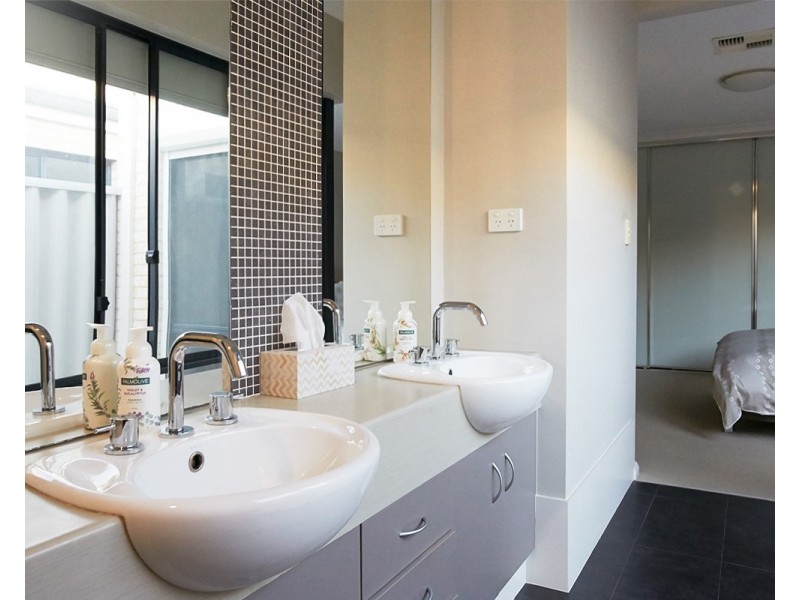 30 Rothbury Road, Embleton WA 6062